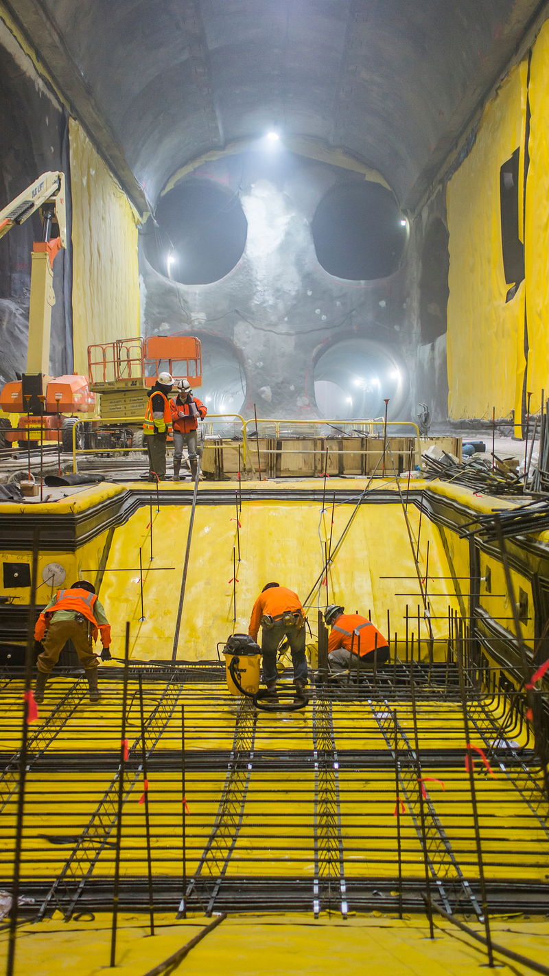 Illustration for article titled A Colossal Yellow Cave Taking Shape Beneath Manhattan
